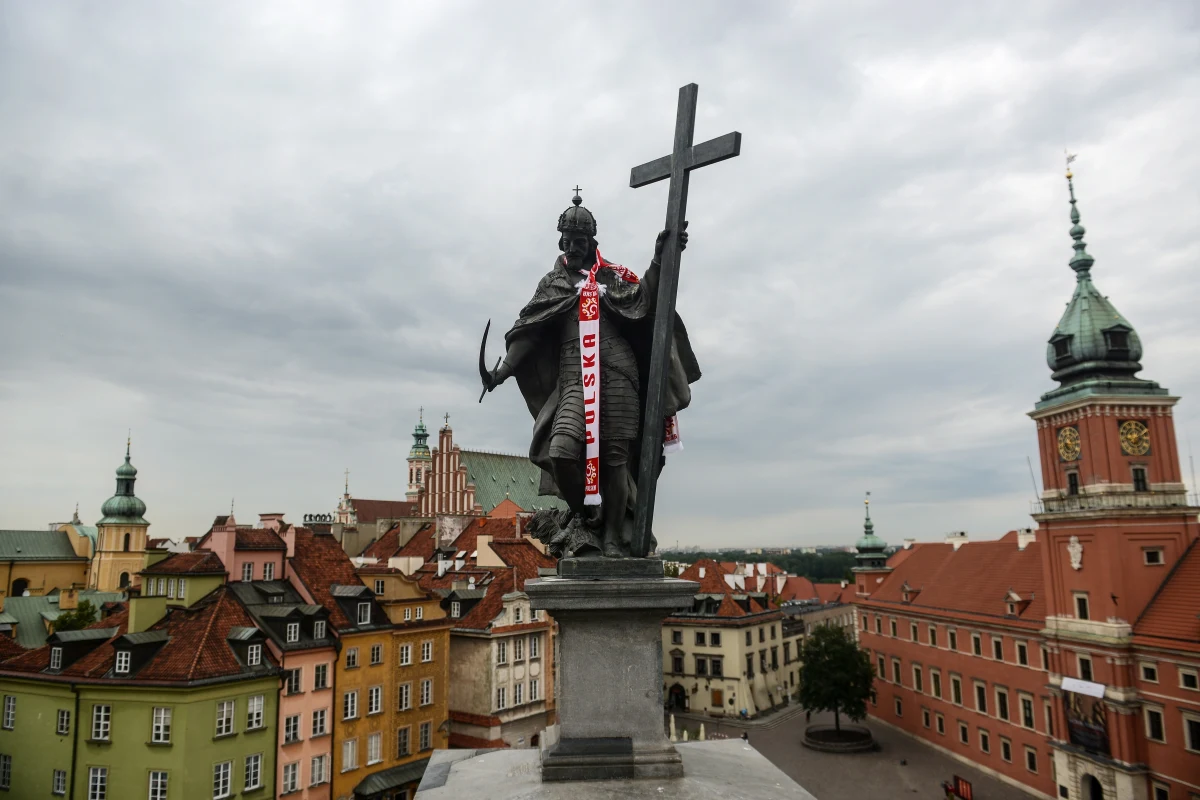 Nadgorliwość jest nie tylko - jak głosi stare powiedzenie - gorsza od faszyzmu, ale może także zaszkodzić dekomunizacji przestrzeni publicznej w Polsce. 