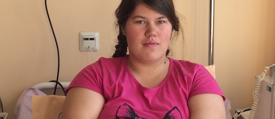 Troje nastolatków przeszło w Górnośląskim Centrum Zdrowia Dziecka w Katowicach operacje zmniejszenia żołądka. Jedną z pacjentek jest 17-letnia Karolina, która ważyła kiedyś 140 kilogramów. Kilkanaście zrzuciła jeszcze przed zabiegiem. To był pierwszy krok. 