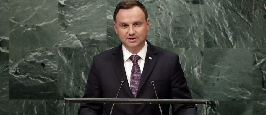 Odpowiedzialność, solidarność i sprawiedliwość to fundamenty zrównoważonego rozwoju - mówił Andrzej Duda na 71. Sesji Zgromadzenia Ogólnego ONZ. Prezydent mówił o potrzebie zdecydowanych reakcji na łamanie ładu międzynarodowego, potrzebie dbania o rodzinę i środowisko naturalne oraz obrony chrześcijan przed fanatyzmem religijnym.