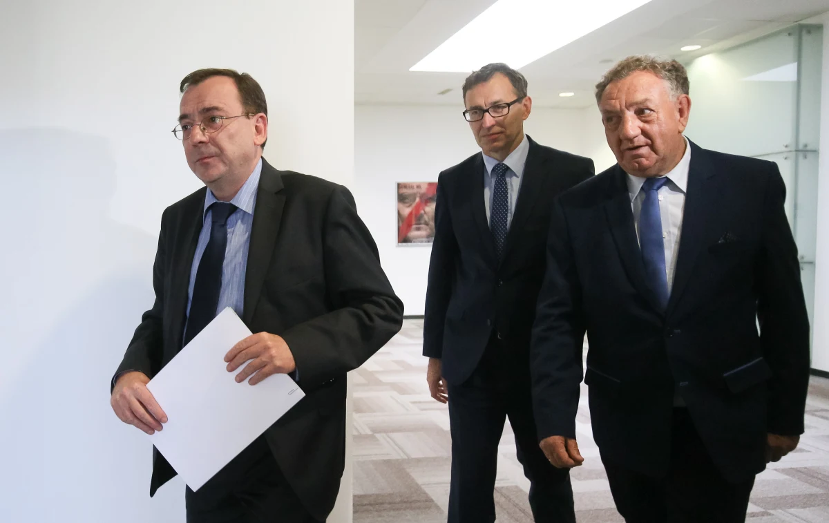 Kontrola "zjawisk patologicznych" w spółkach Skarbu Państwa obejmie nie tylko rządy Prawa i Sprawiedliwości. Koordynator służb specjalnych Mariusz Kamiński stwierdził, że Centralne Biuro Antykorupcyjne prześwietli także ostatni rok rządów Platformy Obywatelskiej.
