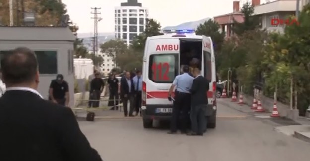 Izraelskie MSZ podało, że miejscowy strażnik w ambasadzie Izraela w Ankarze postrzelił w środę i ranił 41-letniego napastnika w pobliżu placówki dyplomatycznej tego kraju. W próbie ataku nie ucierpiał nikt z personelu ambasady.