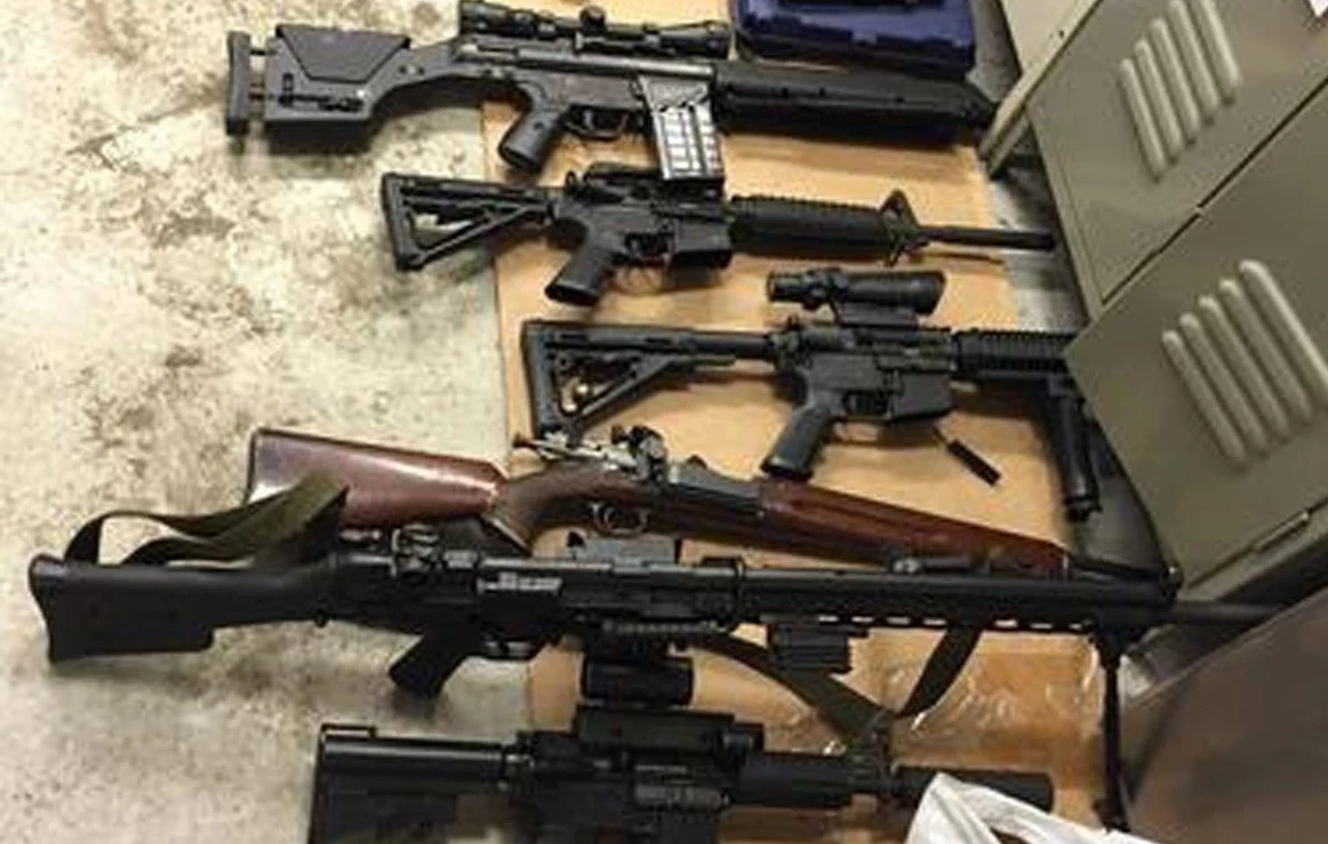 Norweska policja zabezpieczyła gigantyczną liczbę nielegalnej broni. W wyniku trwającej kilka miesięcy akcji, policjanci skonfiskowali ponad 1000 sztuk rewolwerów, pistoletów i karabinów maszynowych. Aresztowano blisko 20 osób, udaremniono także nielegalne operacje sprzedaży i importu broni.