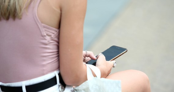 Komisja Europejska przedstawiła nową propozycję zasad korzystania z bezpłatnego roamingu, która nie przewiduje żadnych ograniczeń czasowych ani limitu rozmów czy przesyłu danych. Opłaty za roaming znikną od 15 czerwca przyszłego roku.
