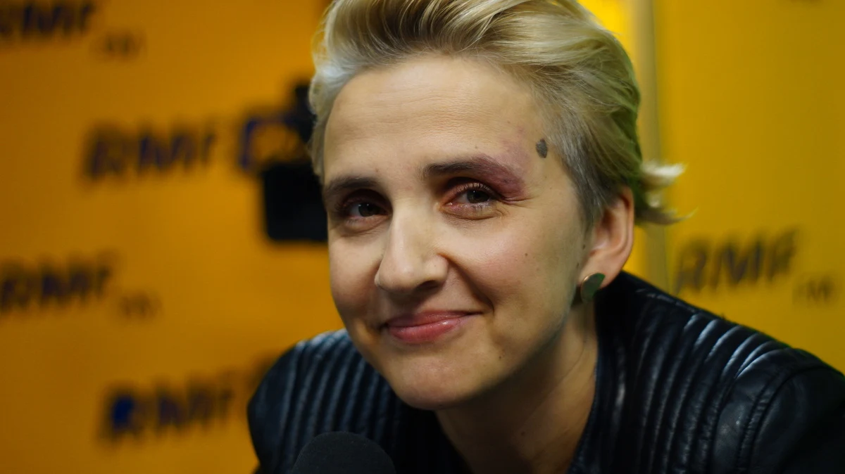 Nikt nie powinien nam narzucać prawa, prawo powinno nam ułatwiać podejmowanie decyzji - mówiła w Porannej rozmowie w RMF FM posłanka Nowoczesnej Joanna Scheuring-Wielgus, komentując dzisiejszą sejmową debatę nad projektami ws. aborcji. "Prawo powinno być jak wygodne buty. Nie powinno nas uwierać, powinno być prawem, które jest dla każdego" - tłumaczyła. Polityk podkreślała również, że w takiej sprawie jak przerwanie ciąży "każda kobieta powinna mieć wybór i powinna sama podejmować decyzję". Zaznaczyła też, że Nowoczesna chce odrzucenia projektu całkowitego zakazu aborcji w pierwszym czytaniu. "To jest projekt dla nas nie do przyjęcia, on nie bierze pod uwagę głosu kobiet" - dodała.