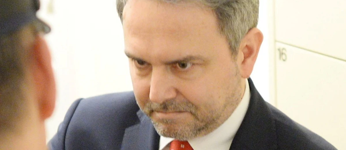 "To wygląda na wymuszoną dymisję" - tak o rezygnacji szefa wywiadu mówi były koordynator specsłużb Marek Biernacki. Jak informuje rzecznik rządu, pułkownik Grzegorz Małecki podał się do dymisji, ale premier jeszcze nie podjęła decyzji w jego sprawie. Czeka na opinie sejmowej speckomisji, kolegium do spraw służb specjalnych oraz prezydenta Andrzeja Dudy.