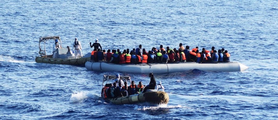 Czterech przemytników ludzi zatrzymały władze Egiptu po zatonięciu w środę u wybrzeży tego kraju łodzi z migrantami - poinformowały w czwartek źródła w wymiarze sprawiedliwości. Zginęły co najmniej 42 osoby.