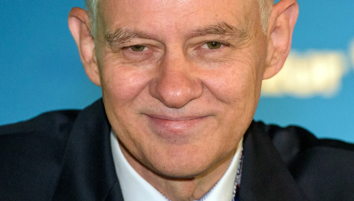 ​Rudolf Müller jest liderem listy wyborczej partii AfD w Kraju Saary, landzie na zachodzie Niemiec. Jest nie tylko politykiem, ale też właścicielem antykwariatu. Sprzedaje różne pamiątki historyczne. Wśród nich - ordery ze swastykami czy pieniądze, które na własne potrzeby tworzyli więźniowie hitlerowskich obozów koncentracyjnych. I właśnie to wzbudziło zainteresowanie niemieckich mediów.