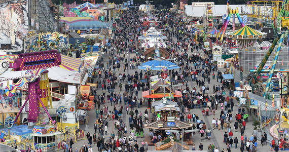 O 50 proc. mniej osób niż w latach poprzednich wzięło udział w monachijskim Oktoberfest - święcie piwa, podczas pierwszych 7 dni po otwarciu. Zaszkodziła deszczowa pogoda i obawy publiczności o bezpieczeństwo w związku z niedawnymi atakami dżihadystów w Bawarii.