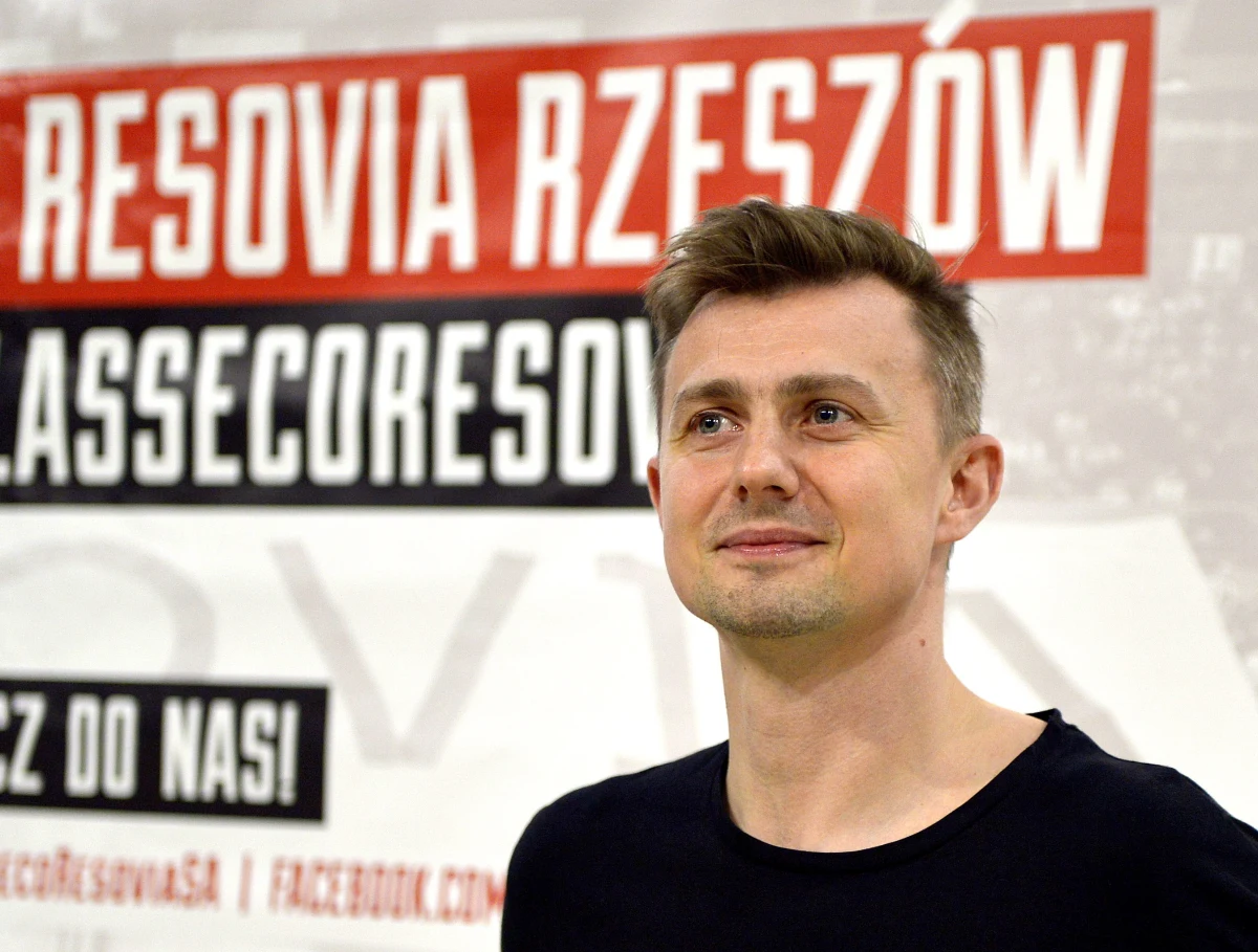 "Sportowcem nie przestanę być nigdy, jestem nim z krwi i kości, umrę jako sportowiec. Ale już nie będzie to mój zawód. Nadszedł czas pożegnania z boiskiem i jest mi z tym ciężko" - napisał na swoim blogu siatkarz Krzysztof Ignaczak.