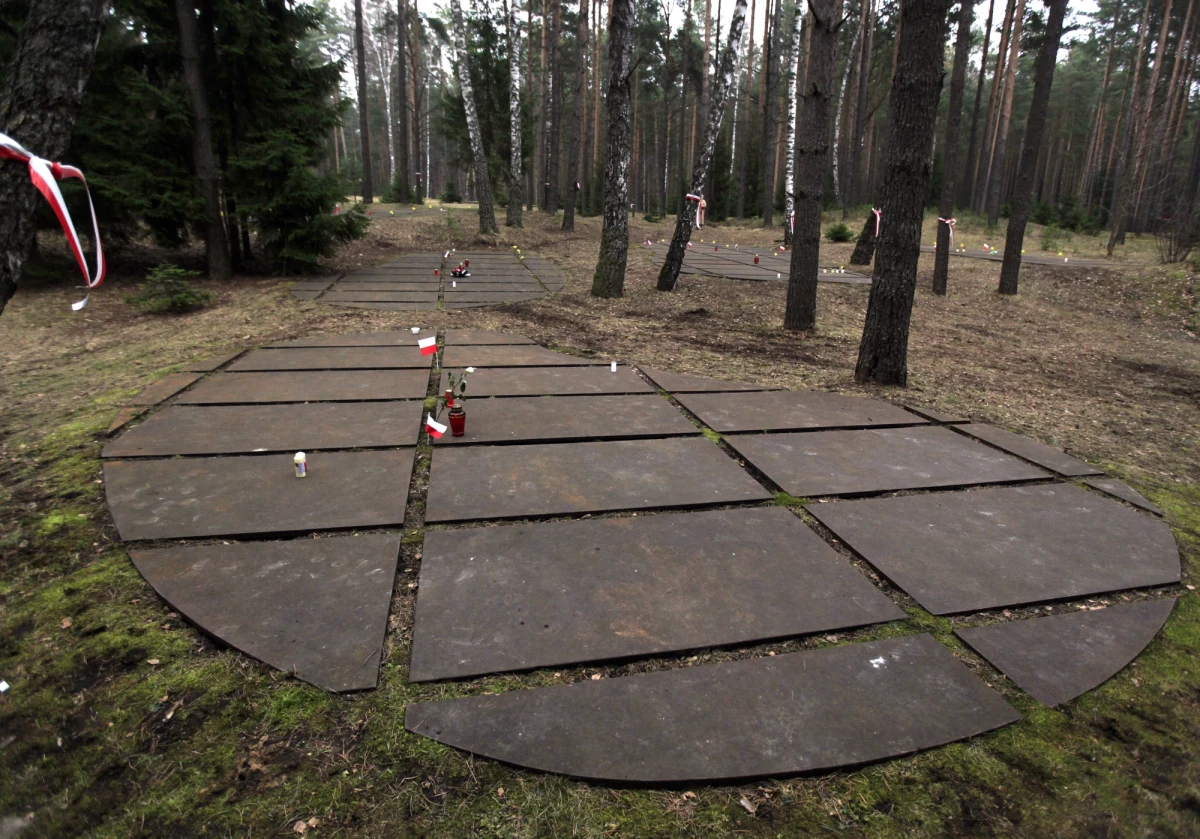 IPN zbadał georadarem teren przy kamienicy w ścisłym centrum Krakowa. Zakłada, że w tym miejscu ukryte są niezwykle cenne pamiątki z Katynia - donosi "Rzeczpospolita".