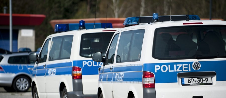 Liczba przestępstw z użyciem przemocy popełnionych w Niemczech z pobudek ksenofobicznych dramatycznie wzrosła od stycznia do połowy września br. - informuje w niemiecki tygodnik "Der Spiegel". W tym czasie doszło do 78 podpaleń i siedmiu zabójstw.
