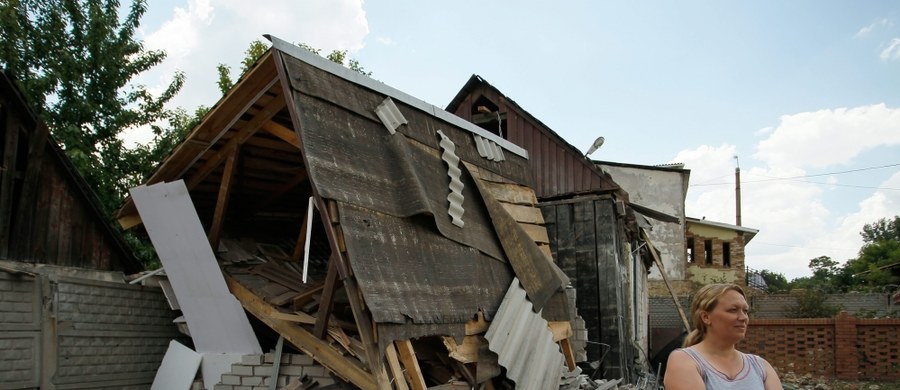 Przywódcy separatystów na wschodniej Ukrainie podpisali porozumienie w sprawie wycofania ludzi i sprzętu z trzech stref pilotażowych w objętym konfliktem Donbasie – podały media prorosyjskich bojowników. Należąca do separatystów agencja informacyjna "DAN" podkreśla, że w dokumencie, po raz pierwszy w historii konfliktu w Donbasie, mówi się nie tylko o wycofaniu z linii rozgraniczenia sprzętu wojskowego, ale i ludzi.