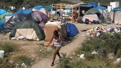 Hollande: Francja nie będzie krajem obozów dla migrantów