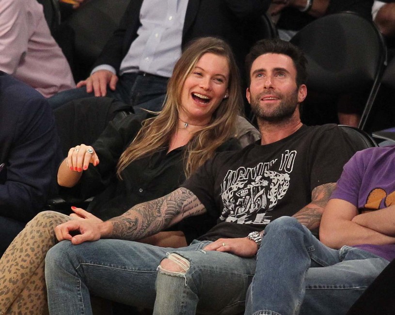 1,3 mln polubień na profilu Adama Levine'a na Instagramie zebrało jego zdjęcie z córką Dusty Rose. To pierwsza pokazana w mediach fotografia pierwszego dziecka lidera Maroon 5 i jego żony Behati Prinsloo.