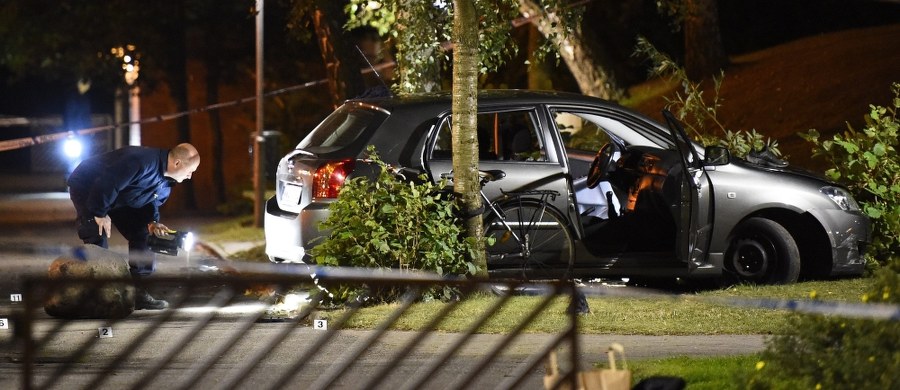 Cztery osoby zostały ranne, w tym jedna ciężko, w strzelaninie, do której doszło w niedzielę wieczorem w centrum Malmoe na południu Szwecji - poinformowała szwedzka policja. Napastnicy poruszali się na skuterach. Wciąż są poszukiwani.