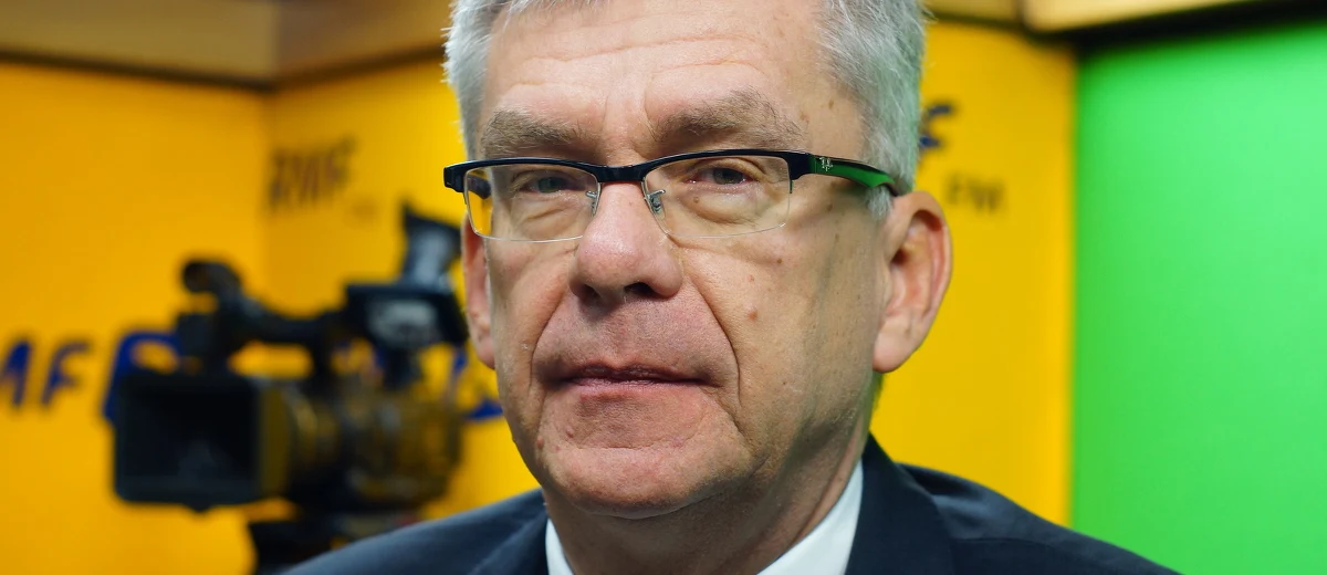 Przystąpiliśmy do dobrej zmiany również w zakresie spółek. Nie wszystko poszło dobrze, wyciągnęliśmy wnioski, nobody’s perfect - mówił gość Porannej rozmowy w RMF FM, Stanisław Karczewski. "W jakimś zakresie popełniono błędy. Minister skarbu został odwołany, zmiany w spółkach również nastąpią, bo pani premier to zapowiedziała" - dodał polityk PiS. Jak tłumaczył, w ramach "dobrej zmiany" zmniejszono wynagrodzenia i zmniejszono możliwość zasiadania w spółkach Skarbu Państwa. "To że ktoś jest z rodziny jakiegoś polityka, to są pojedyncze osoby, ale to są naprawdę fachowcy" - mówił marszałek Senatu. 