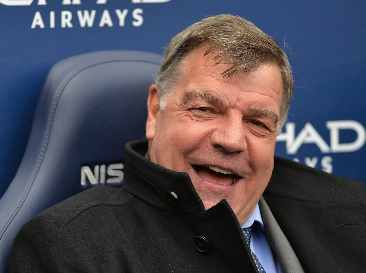 Jest śledztwo angielskiej federacji piłkarskiej w sprawie Sama Allardyce'a. Selekcjoner reprezentacji został nagrany przez dziennikarzy "The Telegraph", jak za 400 tys. funtów zgadza się pomóc w obejściu przepisów dotyczących transferów zawodników. W 2008 roku w Anglii zakazano podmiotom innym niż kluby posiadania choćby częściowych praw do zawodników. Wcześniej tak zwane third-party ownership umożliwiało zewnętrznym spółkom czerpanie korzyści z transferów piłkarzy. Były prezydent UEFA Michel Platini nazwał tę praktykę formą niewolnictwa, a FIFA w maju ubiegłego roku również jej zakazała.