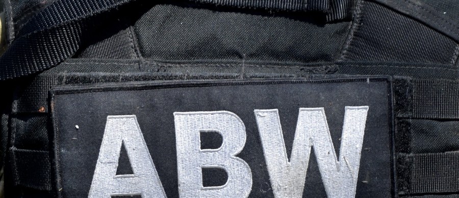 Nie będzie zarzutów dla funkcjonariusza ABW zatrzymanego w nocy z piątku na sobotę w podwarszawskich Markach - dowiedział się dziennikarz RMF FM Tomasz Skory. Powodem zatrzymania było znieważenie policjantów. 