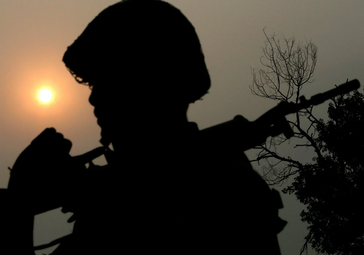 Krwawy atak w koszarach na obrzeżach Kunduzu na północy Afganistanu. Dwaj podejrzewani o związki z talibami żołnierze zabili tam co najmniej dwunastu śpiących kolegów. Jak podała policja, sprawcy zbiegli, trwają ich poszukiwania.