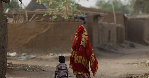 Organizacja obrony praw człowieka Amnesty International oskarżyła władze Sudanu o przeprowadzenie ataków z użyciem broni chemicznej w Darfurze, w których zginęło 200-250 osób. AI pisze w raporcie, że takich ataków było w tym roku co najmniej 30.