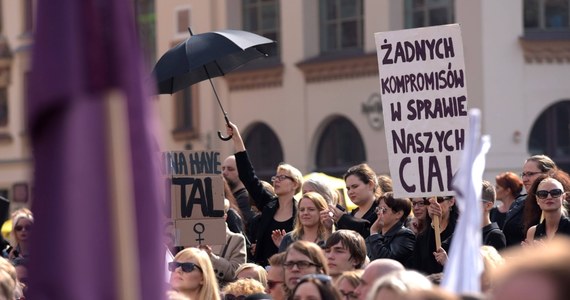 Doprowadzenie od referendum w sprawie przepisów dotyczących aborcji, to cel zawiązanego w czwartek z udziałem m.in. SLD, Unii Pracy, PPS oraz stowarzyszenia Dom Wszystkich Polska komitetu referendalnego - poinformowała rzeczniczka SLD Anna-Maria Żukowska.