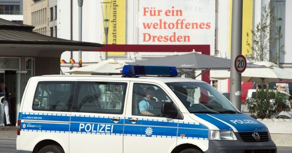 Dwa dni przed rozpoczęciem uroczystości z okazji Dnia Jedności Niemiec w Dreźnie doszło do kolejnego incydentu: pod jednym z mostów w stolicy Saksonii policja znalazła atrapę bomby. W poniedziałek przed meczetem i centrum kongresowym eksplodowały ładunki wybuchowe.