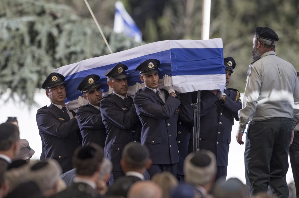 Były prezydent Izraela i laureat Pokojowej Nagrody Nobla Szimon Peres spoczął na cmentarzu narodowym na Wzgórzu Herzla w Jerozolimie. W uroczystościach pogrzebowych uczestniczyło wielu światowych przywódców, z prezydentem USA Barackiem Obamą na czele.