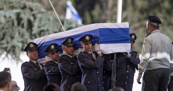 Były prezydent Izraela i laureat Pokojowej Nagrody Nobla Szimon Peres spoczął na cmentarzu narodowym na Wzgórzu Herzla w Jerozolimie. W uroczystościach pogrzebowych uczestniczyło wielu światowych przywódców, z prezydentem USA Barackiem Obamą na czele.