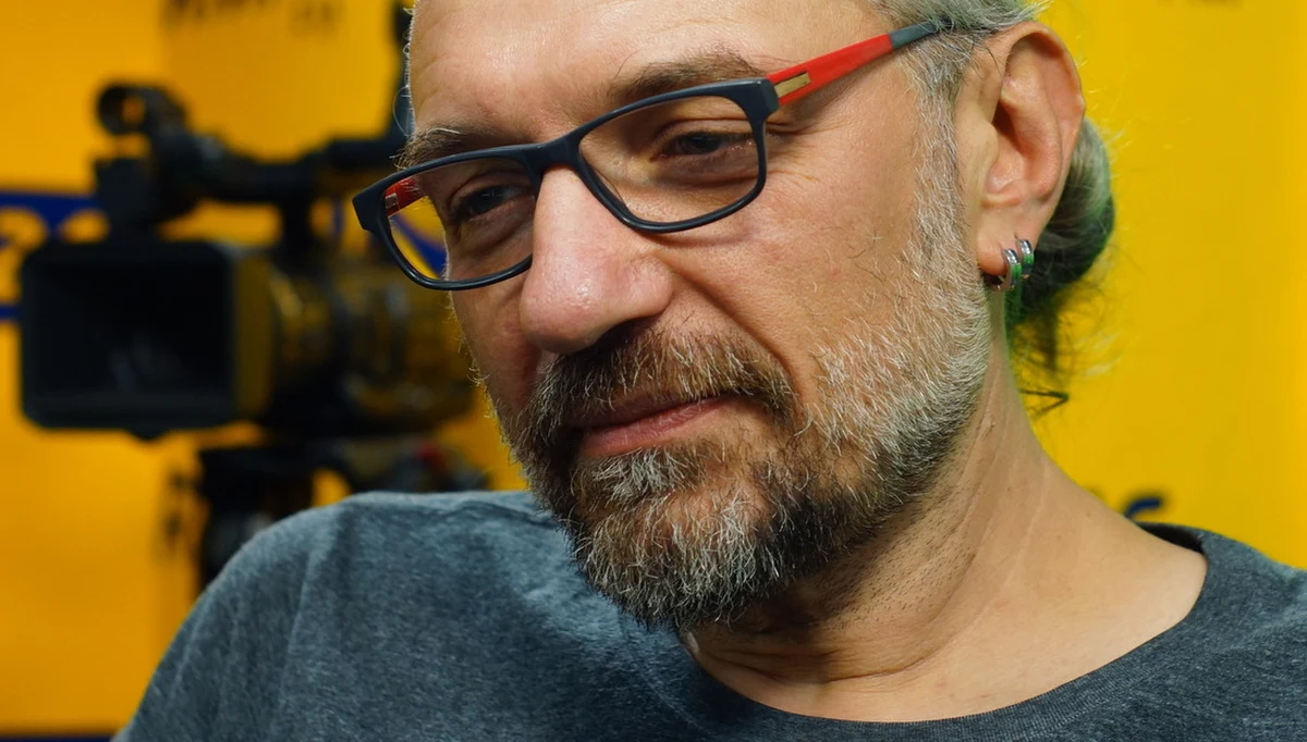 „Trudno jest wyłącznie świętować, w sytuacji gdy państwo jest niszczone, niepodległość jest niszczona” – mówi w Popołudniowej Rozmowie RMF FM lider Komitetu Obrony Demokracji Mateusz Kijowski. W rozmowie z Marcinem Zaborskim zapewnia, że planowana na 11 listopada trasa przemarszu zostanie zaplanowana tak, „by nie doszło do interferencji z innymi marszami”. Odpowiadając na zarzuty ze strony szefa MSWiA, iż marsz 11 listopada jest prowokacją, mówi, że minister Błaszczak „zachowuje się tak, jakby nie znał prawa.” Mateusz Kijowski zapowiada udział KOD-u w poniedziałkowym „czarnym proteście”. „Uważamy, że prawa kobiet są w tej chwili w Polsce naruszane i trzeba ich bronić” – podkreśla.