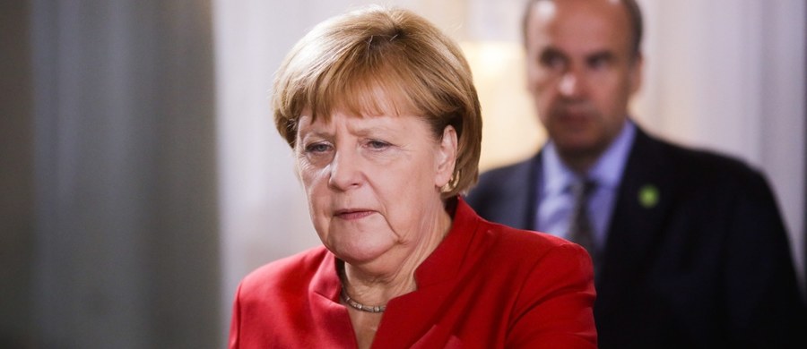 Podjęta przez Brytyjczyków decyzja o wystąpieniu ich kraju z UE to sygnał ostrzegawczy dla reszty Wspólnoty, która musi nauczyć się szybciej podejmować decyzje zamiast próbować uzgodnić nowe traktaty - oświadczyła w piątek kanclerz Niemiec Angela Merkel.