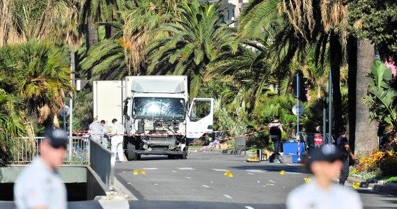 Francuskie media oskarżają rząd i prezydenta o kłamstwa w sprawie krwawego zamachu terrorystycznego w Nicei. Powołują się przy tym na tajny raport antyterrorystów. 
