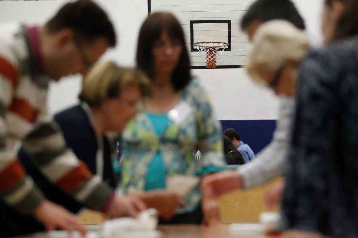 ​"Referendum poniosło klęskę", "Pięć milionów przeciwstawiło się Orbanowi", "Klęska Orbana za 15 mld" - to tylko niektóre tytuły z węgierskiej prasy. W niedzielnym referendum Węgrzy wypowiadali się w sprawie obowiązkowych kwot osiedlania uchodźców. Tamtejsi dziennikarze podkreślają rażącą przewagę głosów na "nie", ale jednocześnie interpretują wyniki jako klęskę rządu Viktora Orbana.