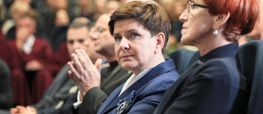 Premier Beata Szydło kontra wicepremier Mateusz Morawiecki i prezes Narodowego Banku Polskiego Adam Glapiński w sprawie likwidacji Komisji Nadzoru Finansowego. Na zmiany szczególnie naciska prezes NBP, który chce przejąć cały nadzór nad bankami. 