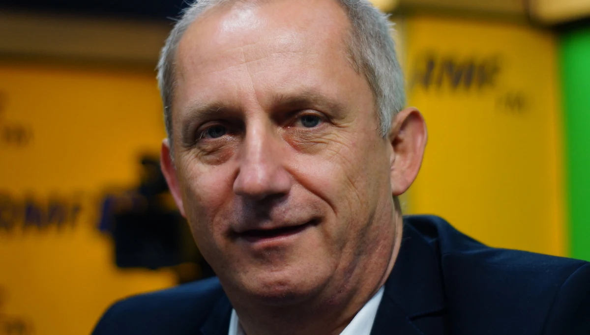 „Kompromis aborcyjny jest wartością, którą należy chronić” – mówi przewodniczący klubu parlamentarnego Platformy Obywatelskiej Sławomir Neumann w Popołudniowej rozmowie w RMF FM. Gość Marcina Zaborskiego przypomina, że PO w kwietniu złożyło projekt ustawy, który zakazywałby zmieniania kompromisu aborcyjnego. „Uchwała cały czas jest w Sejmie” - mówi polityk. Likwidację CBA i IPN uważa z kolei za konieczność. Jak mówi chce, by to służby zajmowały się ściganiem przestępców, a nie politycy. „Nie możemy pozostawić takich narzędzi następnym rządzącym, którzy mogliby niszczyć i zatruwać życie publiczne” - komentuje Neumann. Poseł powiedział także, że jego partia zamierza rozszerzyć program 500+. „Chcemy dać także 500 złotych na pierwsze dziecko” - mówi Sławomir Neumann.