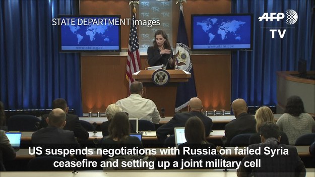 Departament Stanu USA ogłosił w poniedziałek, że zawiesza rozmowy z Rosją mające na celu ustanowienie rozejmu w Syrii, oskarżając stronę rosyjską, że nie wypełniła zobowiązań wynikających z umowy o zawieszeniu broni zawartej 9 września w Genewie.