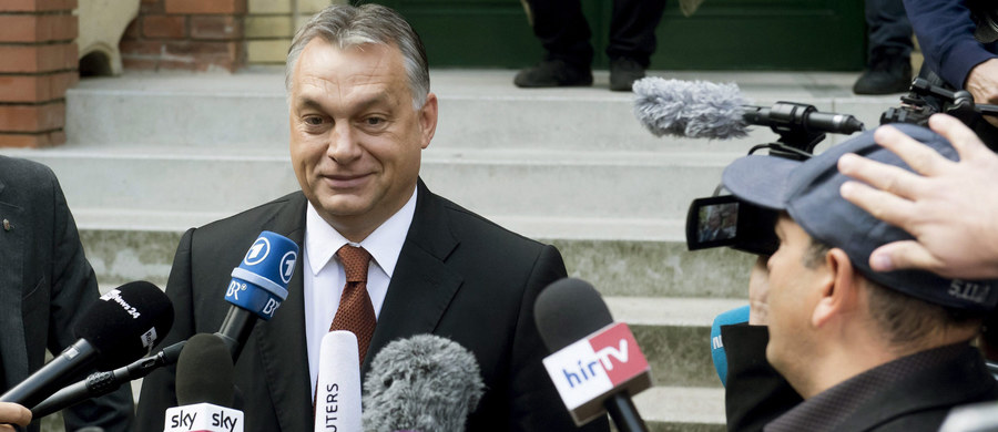 Premier Węgier Viktor Orban poinformował, że zaproponował frakcji Fideszu zmianę konstytucji Węgier w 4 miejscach. To efekt niedzielnego referendum, w którym przytłaczająca większość głosujących wypowiedziała się przeciw obowiązkowym kwotom relokacji uchodźców.