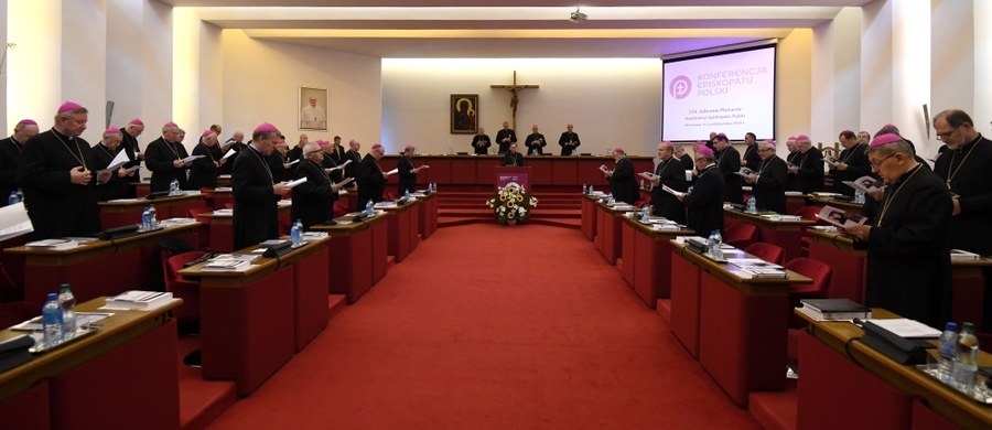Życie każdego człowieka jest wartością podstawową i nienaruszalną, biskupi nie popierają projektów zapisów prawnych, które przewidują karanie kobiet za aborcję - głosi komunikat z obrad zebrania plenarnego Konferencji Episkopatu Polski.