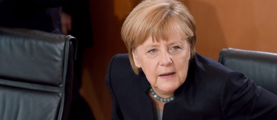 Kanclerz Niemiec Angela Merkel przyznała, że jej polityka otwartych drzwi dla uchodźców doprowadziła w kraju do fali agresji ze strony prawicowej opozycji. Zaznaczyła jednak, że obrany przez jej rząd kurs w tej sprawie nie zmieni się. Przypomnijmy, że w poniedziałek kilkuset protestujących przedstawicieli prawicy wygwizdało Angelę Merkel podczas obchodów Dnia Jedności Niemiec w Dreźnie.