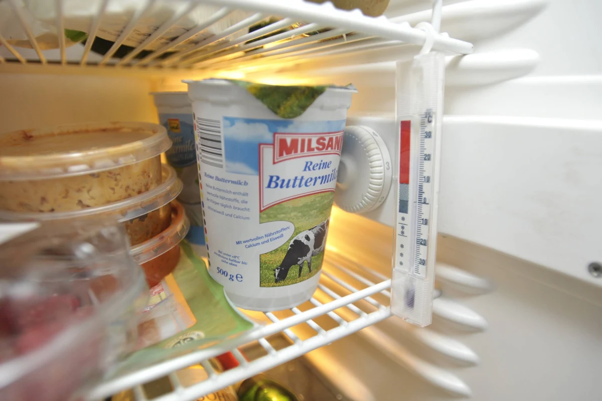 Co trzeci Polak wyrzuca jedzenie - wynika z najnowszego raportu Banków Żywności, do którego dotarł nasz reporter. Rocznie w Polsce marnuje się aż 9 milionów ton jedzenia - z tego 2 mln wyrzucamy w domach. Na śmietniku najczęściej lądują wędliny. 