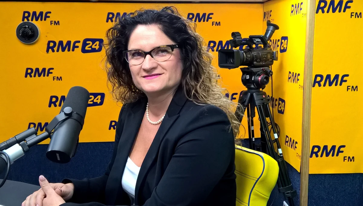 "My nie chcemy zmieniać przepisów dotyczących aborcji. (...) Wokół tego projektu próbuje się nam dziecko włożyć w brzuch" - mówi w Popołudniowej rozmowie w RMF FM poseł Prawa i Sprawiedliwości Dorota Arciszewska-Mielewczyk o obywatelskim projekcie zaostrzającym prawo aborcyjne. "PiS nie jest autorem projektu zmiany; to, że środowiska wrzucają ten temat - to paliwo dla opozycji. PiS nie składało i nie składa projektu zmian dot. prawa aborcyjnego" - podkreśla posłanka w rozmowie z Marcinem Zaborskim. Odnosząc się do informacji, że był przygotowywany senacki projekt dot. wprowadzenia zakazu aborcji w przypadku, gdy dziecko ma Zespół Downa, gość Popołudniowej rozmowy tłumaczy: "To jest dyskutowane (...), bo najwięcej jest eugenicznych aborcji, czyli w 5. i 7. miesiącu, gdzie dzieci w misce umierają krzycząc o pomoc".