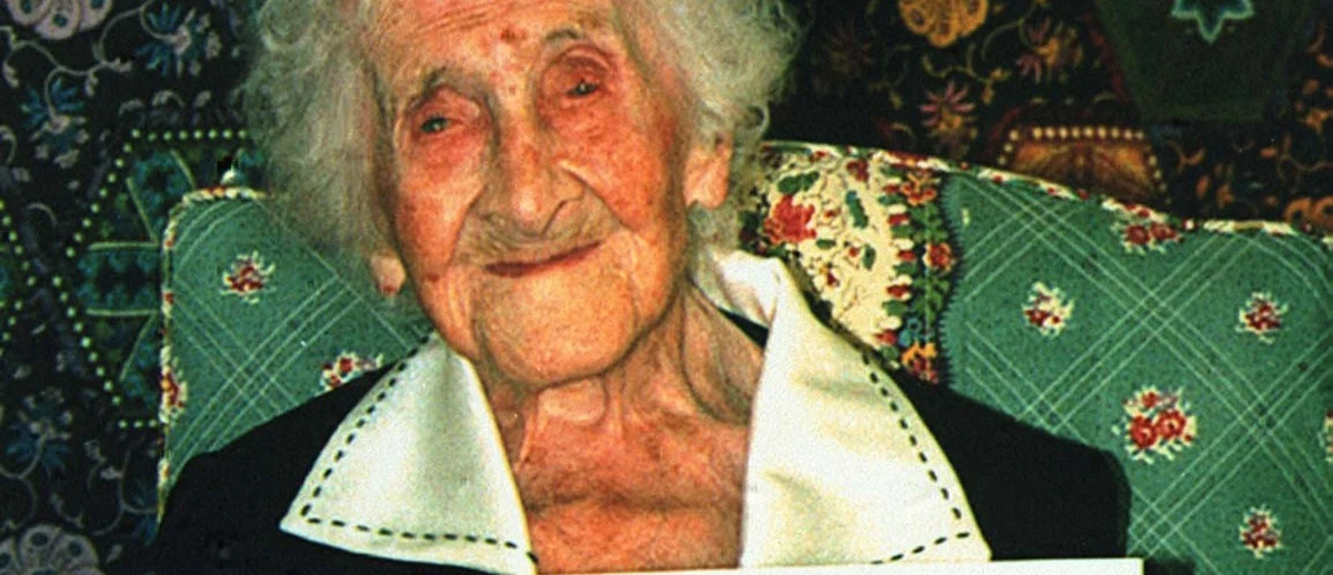 Marzysz o dłuuugim życiu? Badacze z Albert Einstein College of Medicine w Nowym Yorku sprowadzą cię na ziemię. Na łamach czasopisma "Nature" sugerują, że ludzkość w drugiej połowie lat 90. XX wieku osiągnęła już maksymalną długość życia i dalsze postępy medycyny raczej już tego nie zmienią. Wiadomość nie jest jednak aż tak zła, jak mogłoby się na pierwszy rzut oka wydawać. Oszacowana przez nich średnia granica długości życia to aż 115 lat. A granica absolutna - 125.