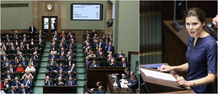 Sejm odrzucił obywatelski projekt komitetu "Stop aborcji", zakładający całkowity zakaz i penalizację przerywania ciąży. Za odrzuceniem projektu głosowało 352 posłów, 58 było przeciw, 18 wstrzymało się od głosu. Odrzucenie projektu zarekomendowała w środę sejmowa Komisja sprawiedliwości i praw człowieka na wniosek posłów PiS i PO. Przed głosowaniem premier Beata Szydło zapowiedziała kompleksową akcję mającą na celu wsparcie i promocję ochrony życia. Jak mówiła, do końca roku powstanie program wsparcia dla rodzin, które wychowują dzieci niepełnosprawne. Jarosław Kaczyński przyznał natomiast, że PiS doszedł do wniosku, iż przedsięwzięcie, jakim jest obywatelski projekt zakazujący aborcji, może doprowadzić do procesów, których efekt będzie dokładnie przeciwny.