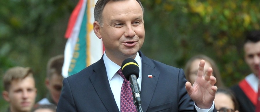 Miała być IV RP, jest PRL-bis - napisało 32 byłych działaczy opozycji w PRL w liście do prezydenta Andrzeja Dudy. Prezydent szanuje zdanie sygnatariuszy; jednak nie odpowie na list zawierający sformułowania odbiegające od norm cywilizowanej debaty - odpowiada Marek Magierowski z KPRP.
