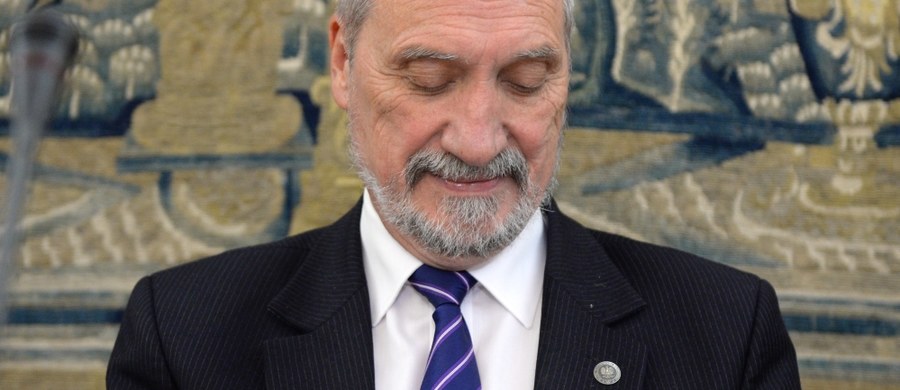 "Mimo przedłożenia warunków w sprawie offsetu przy zakupie helikopterów, Airbus Helicopters nie przedstawił własnych propozycji" - powiedział minister obrony Antoni Macierewicz. "W efekcie Ministerstwo Rozwoju musiało uznać rozmowy za zakończone" - dodał. 