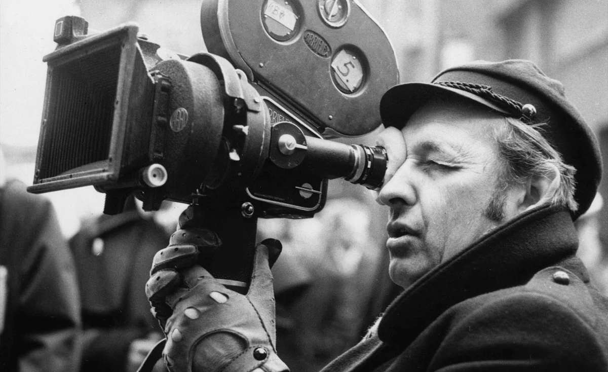 Odszedł człowiek wielkiej miary. Człowiek, który nie tylko był wybitnym artystą, ale także, w całym tego słowa znaczeniu, autorytetem - wspominał Andrzeja Wajdę na antenie TVN24  Jan Englert. Wyrazy współczucia po śmierci artysty złożyła również Kancelaria Prezydenta. Andrzej Wajda zmarł w niedzielę, w wieku 90 lat.