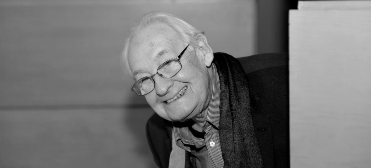 "Andrzej Wajda był strasznie wyraźnym artystą w swoim stylu i w temperamencie. Potrafił wszystko - to było też niezwykłe. Robił filmy historyczne, robił filmy współczesne, robił filmy polityczne, robił filmy filozoficzne, robił komedie. Robił rzeczy wszelkie i wszystko robił świetnie" - mówi w rozmowie z RMF FM reżyser Krzysztof Zanussi. "Czułem na każdym kroku, że obcuję z osobą absolutnie nietuzinkową i kimś, kto rzeczy bardzo skomplikowane umie przedstawiać w sposób prosty, zwięzły i zrozumiały. A to jest właśnie cecha ludzi wybitnych" - wspomina aktor Michał Żebrowski. 