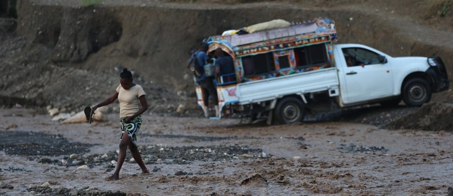 ​Do 1000 wzrosła liczba ofiar śmiertelnych huraganu Matthew, który nawiedził m.in. Haiti - podała agencja Reutersa. Informacja pochodzi ze zsumowanych danych uzyskanych od obrony cywilnej i władz lokalnych.