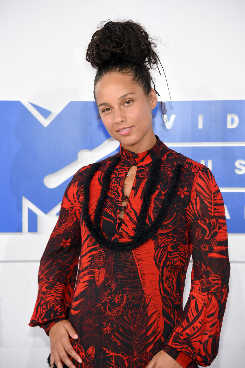 Alicia Keys powraca z nową studyjną płytą "Here". Album trafi do sprzedaży 4 listopada nakładem należącej do Sony Music wytwórni RCA Records.