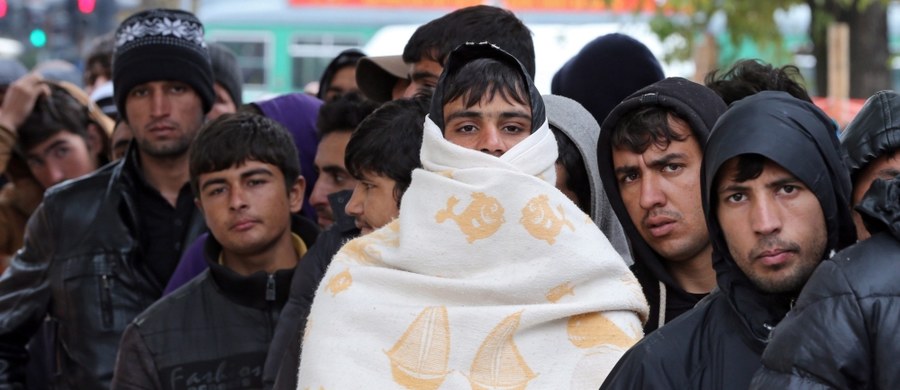 Grupa migrantów z Syrii, którzy w ramach unijnego programu relokacji przybyli z Grecji do Bułgarii, domaga się lepszych warunków pobytu. Migranci grożą strajkiem głodowym i tłumaczą, że zostali oszukani co do warunków pobytu w Bułgarii i chcą wrócić do Grecji.