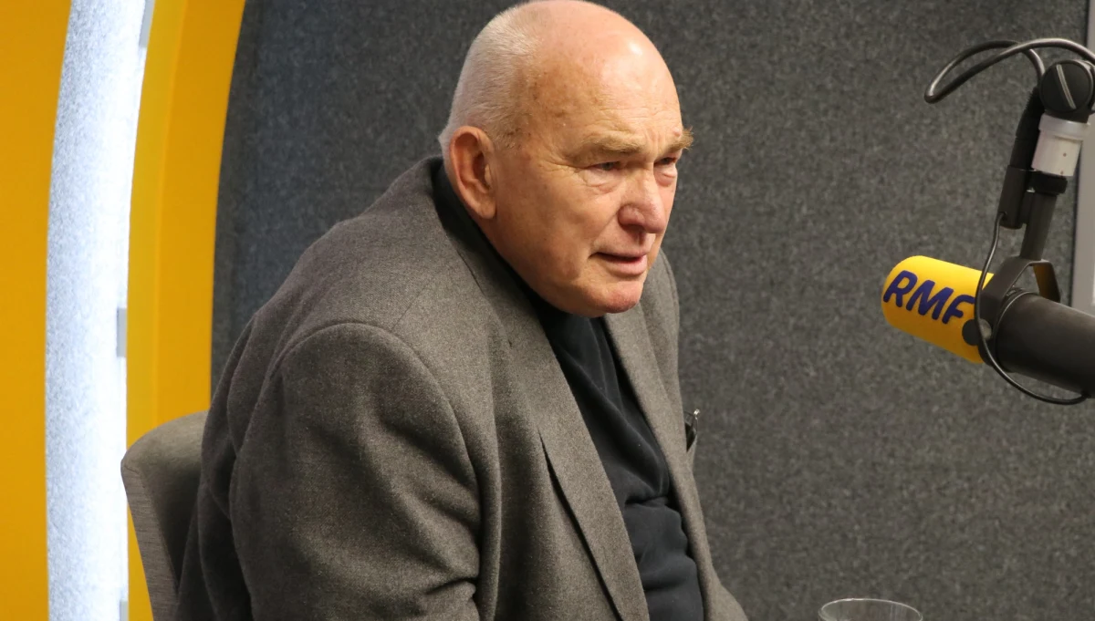 "Wciąż wierzę, że gimnazja przetrwają" - mówił w Popołudniowej rozmowie w RMF FM Mirosław Handke. Były minister edukacji dodał, że wie, jakiego wysiłku wymagają takie zmiany i jak jest to ogromnie skomplikowana logistyka. "Patrząc na sprawność organizacyjną pani minister Zalewskiej widzę, że to jest niewykonalne w jej wydaniu" - dodał. Mirosław Handke podkreślił również, że wierzy, że rząd PiS odłoży tę reformę przynajmniej o rok. Wówczas wprowadzenie zmian będzie ewolucyjne, a nie rewolucyjne. "Trudno tu zobaczyć reformę, to jest zawracanie do lat PRL. (...) Jeśli od 1 września zostaną wprowadzone zmiany, będzie chaos i bałagan " - dodał Handke. 